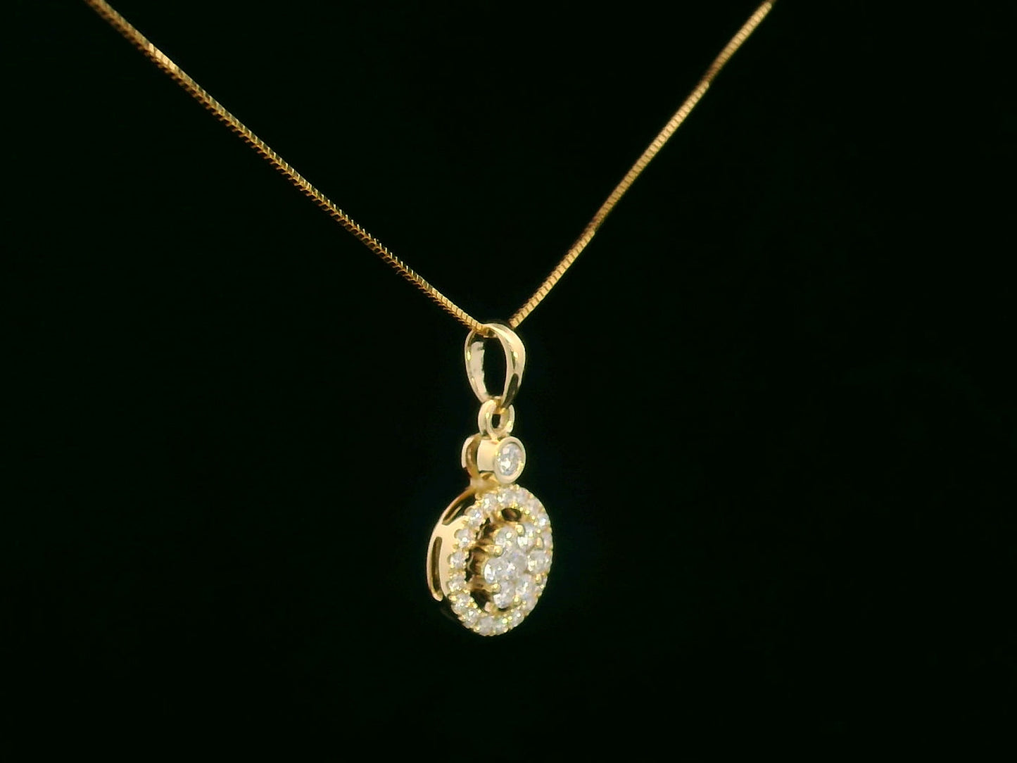 18K gold diamond halo pendant with 0.27 carat round cluster diamonds,