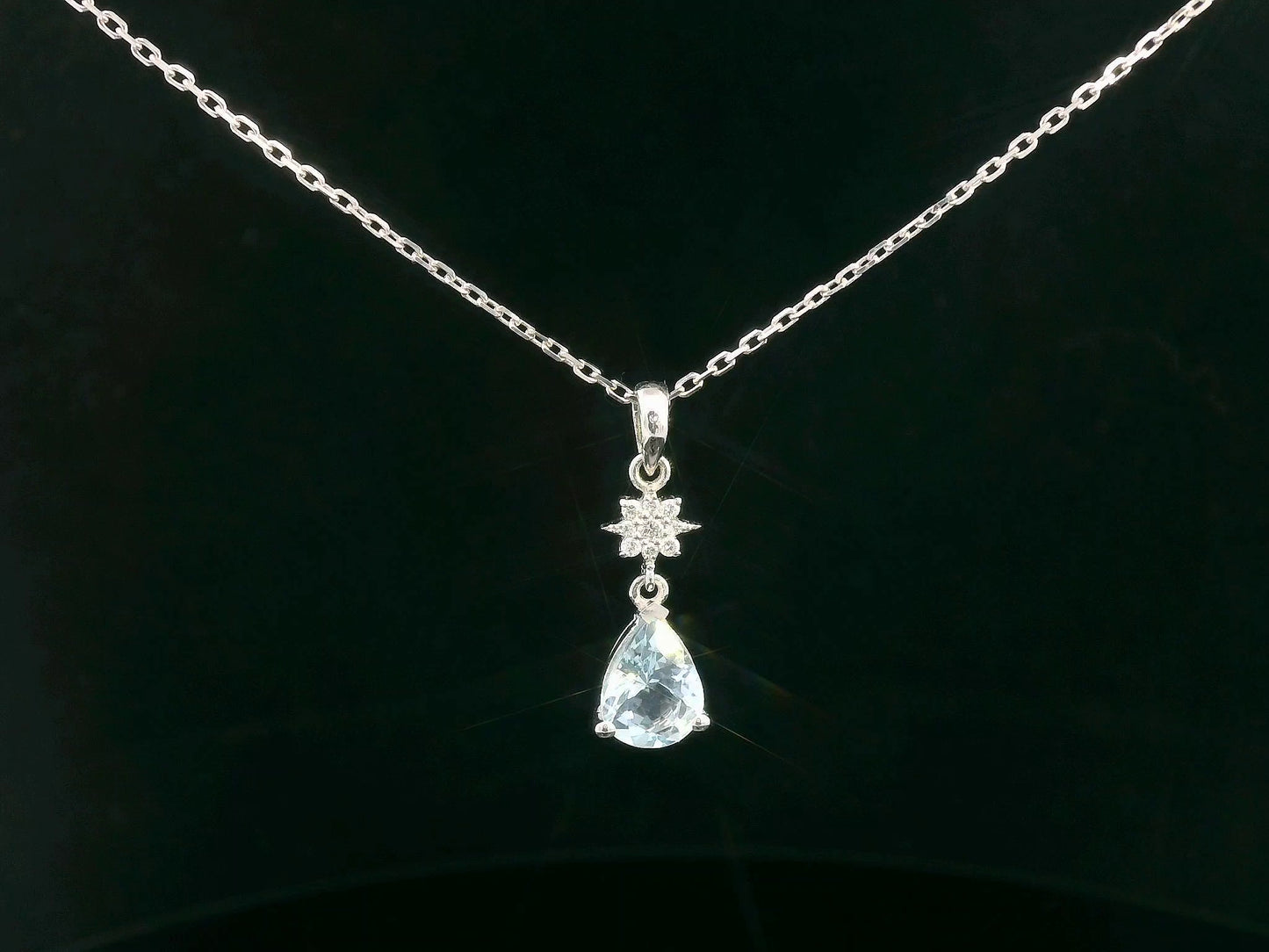Aquamarine and diamond drop pendant in 18K white gold featuring 0.87 carat aquamarine and 0.06 carat diamonds