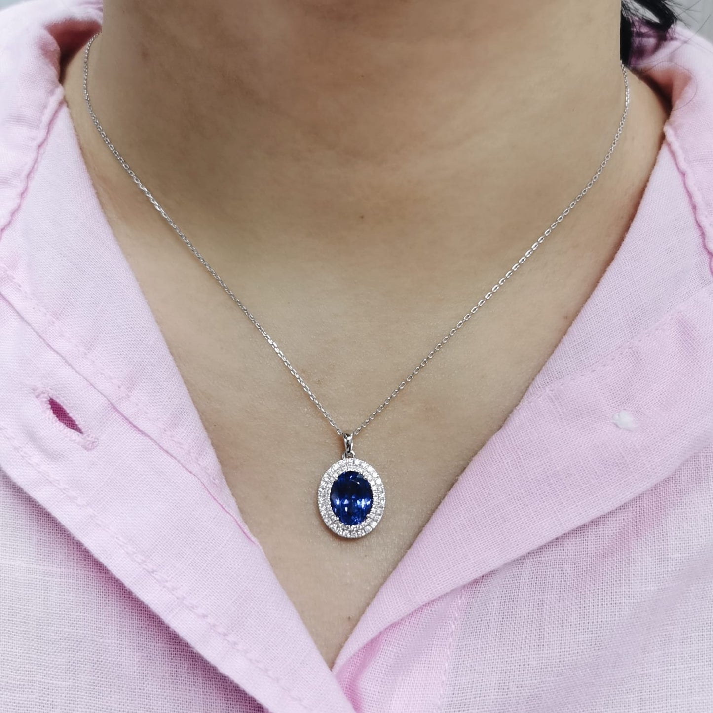 Double halo pendant with 2.99ct Tanzanite