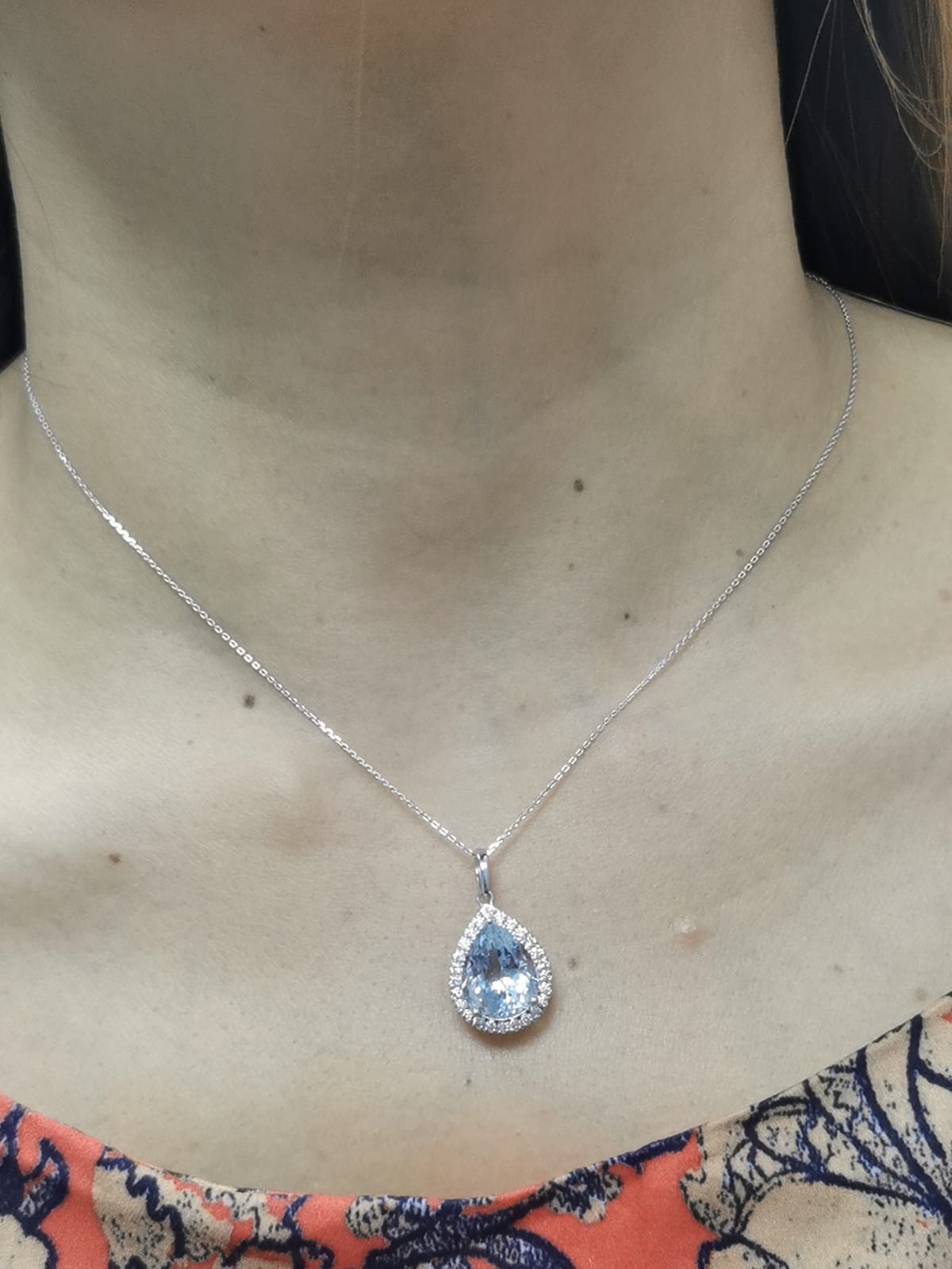18k white gold pear aquamarine and diamond pendant – 5.28 CT gemstone,