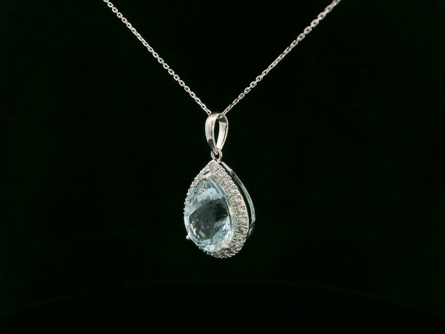 18k white gold pear aquamarine and diamond pendant – 5.28 CT gemstone,