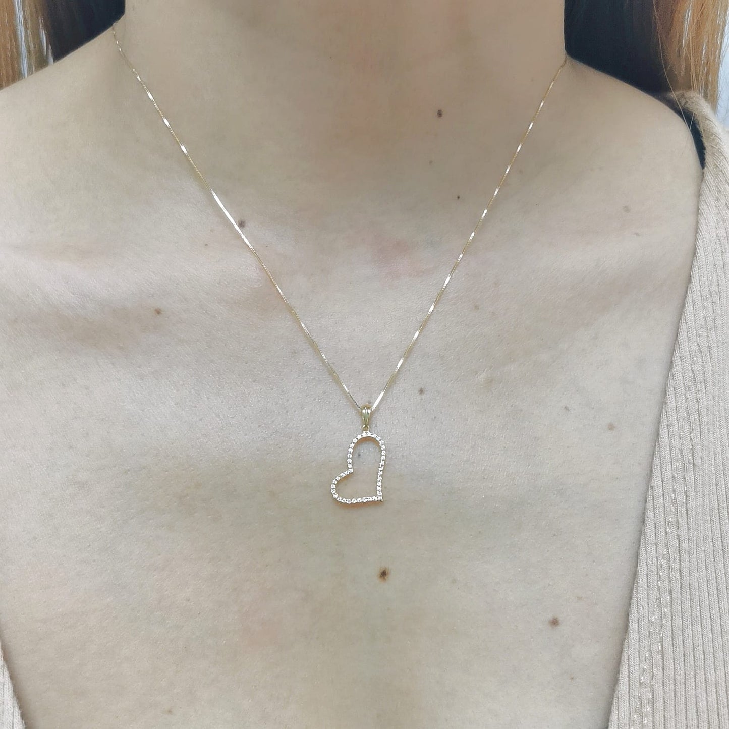 18k yellow gold open heart pendant with pavé-set diamonds