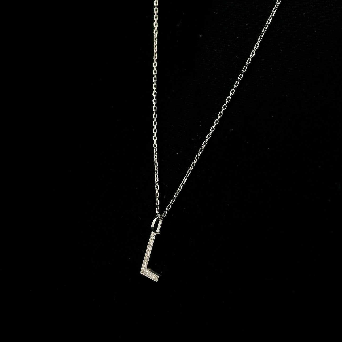 Diamond Initial L Alphabet Pendant In 18k Gold