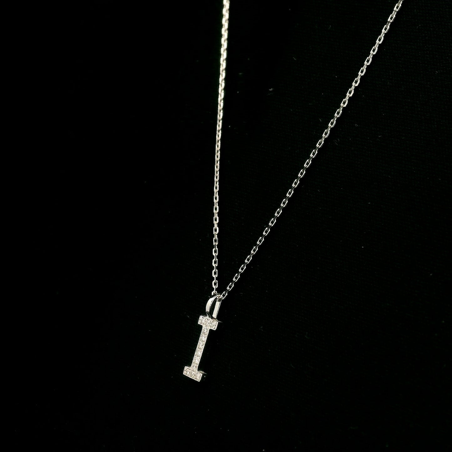 Diamond Initial I Alphabet Pendant In 18k Gold