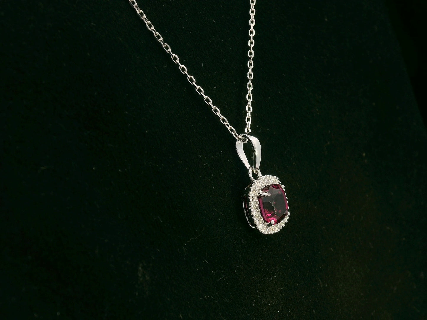 18k white gold pendant with 1.08ct cushion-cut rhodolite & 0.10ct diamond halo – certified authenticity included