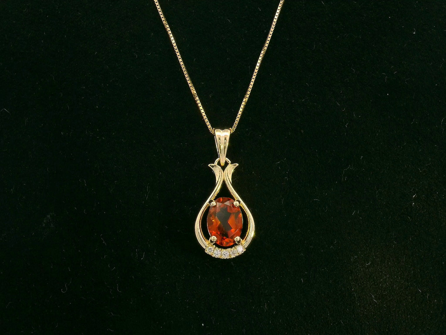18k yellow gold pendant with 0.72ct oval citrine & 0.03ct diamond accents – certified authenticity included
