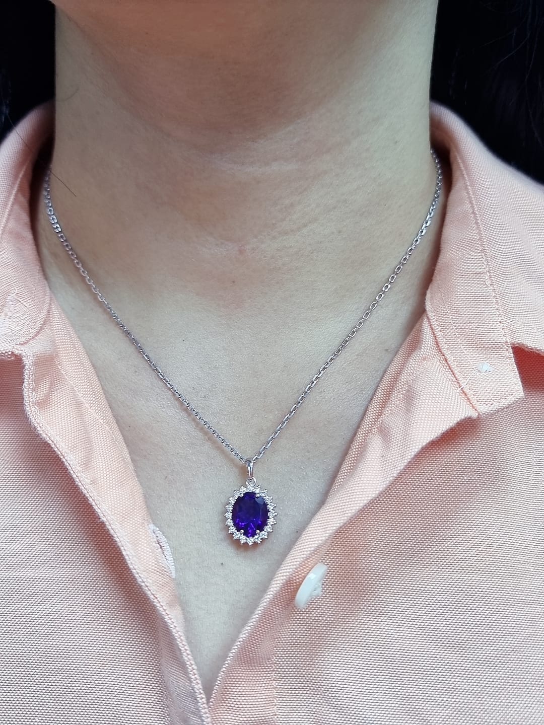 18k white gold pendant with 1.08ct oval amethyst & 0.10ct diamond halo – certified authenticity included