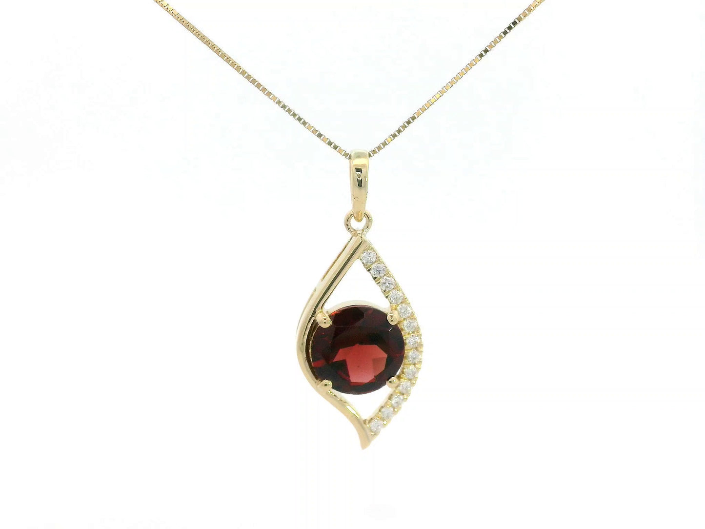18k yellow gold pendant with 2.11ct round garnet & 0.12ct diamond accents – certified authenticity included