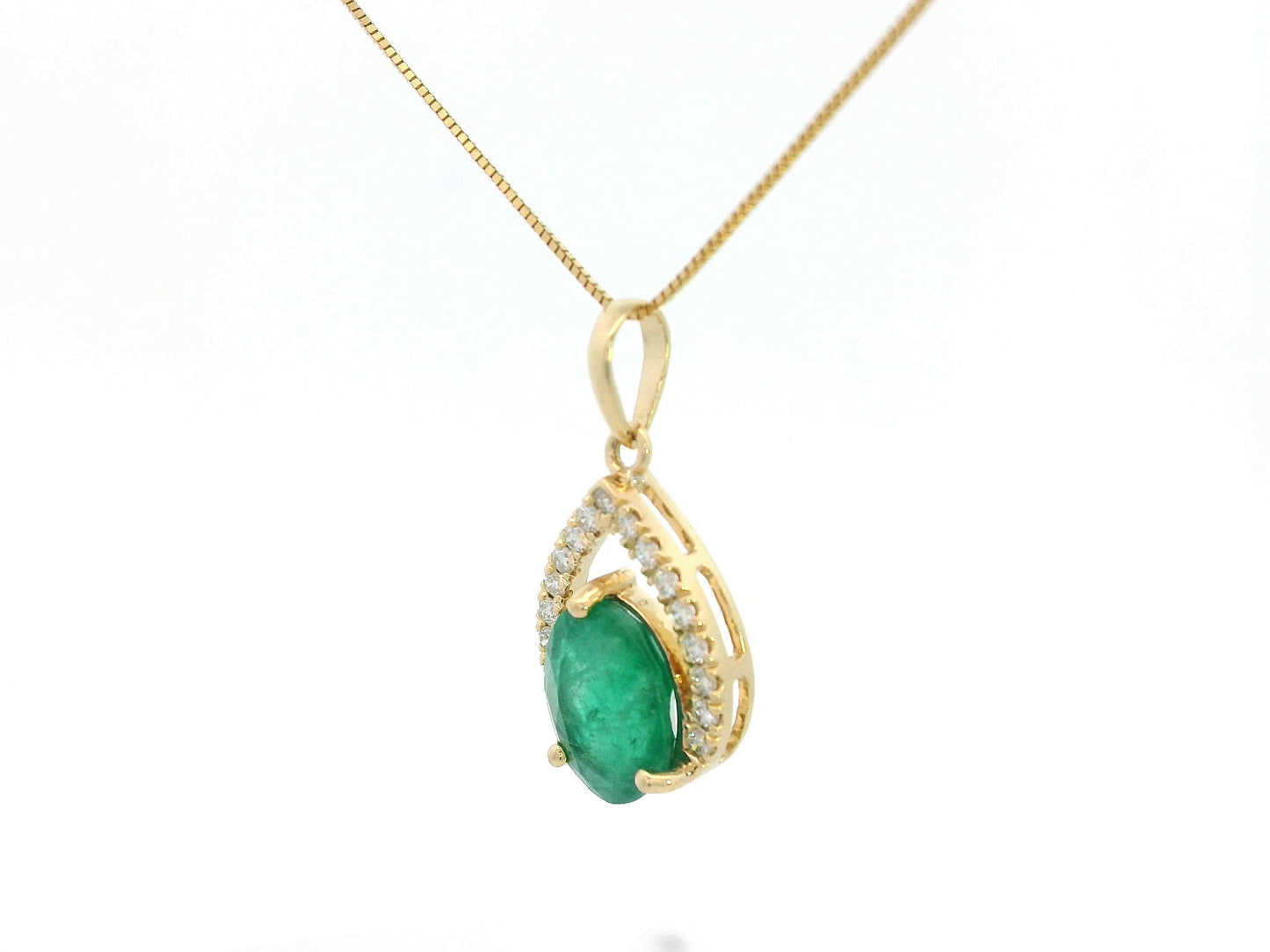 18k yellow gold teardrop pendant with 1.67ct oval emerald & 0.16ct diamond halo – certified authenticity included