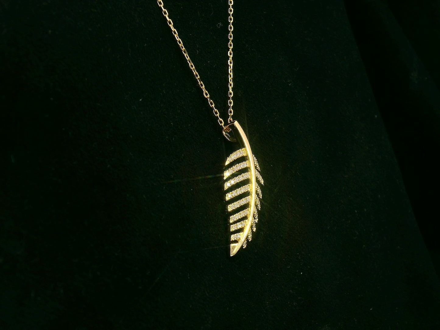 18K yellow gold leaf-shaped pendant with pavé-set diamonds, elegant nature-inspired jewelry