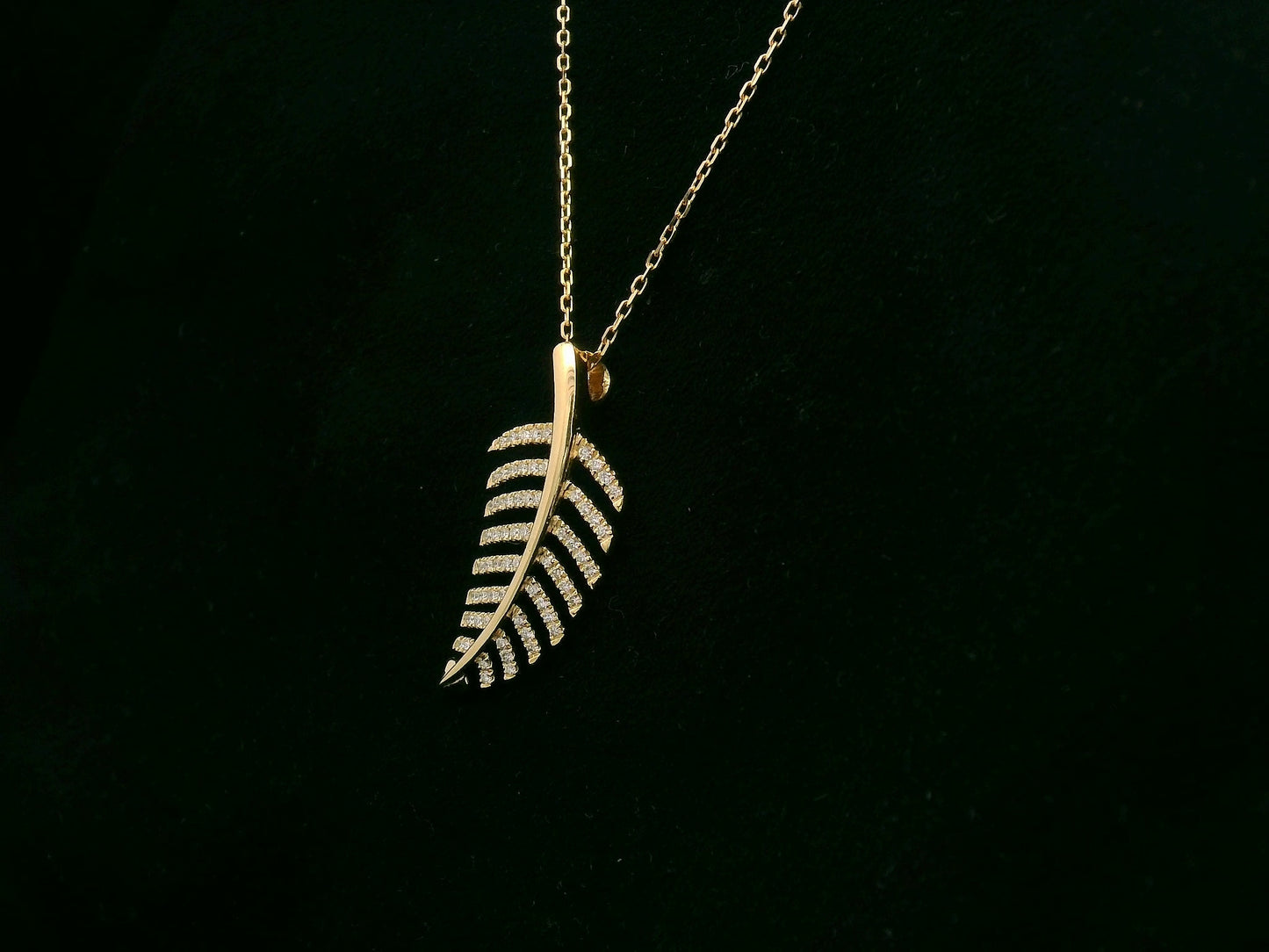 18K yellow gold leaf-shaped pendant with pavé-set diamonds, elegant nature-inspired jewelry