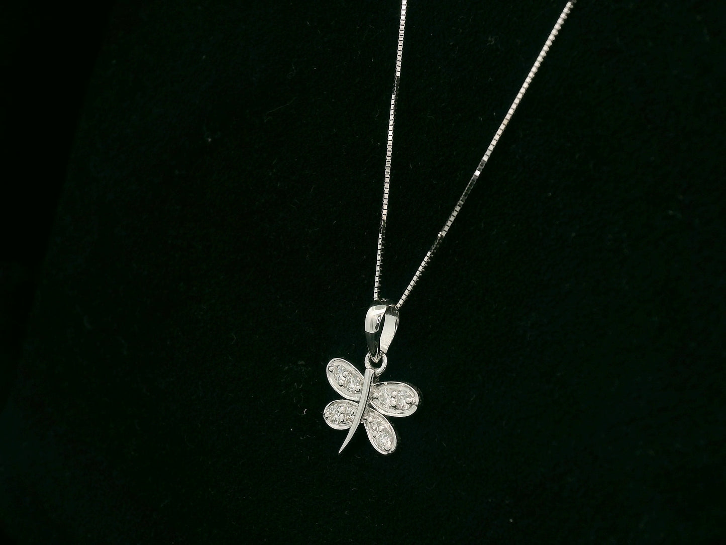 18K white gold diamond dragonfly pendant by Emirates Diamonds