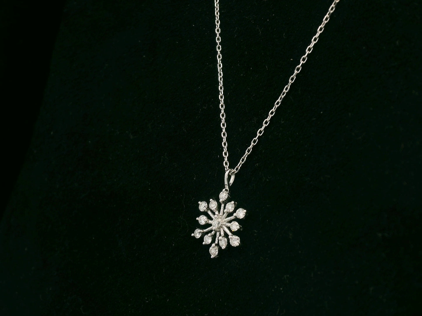 Diamond snowflake pendant necklace in 18K white gold with natural diamonds by Emirates Diamonds
