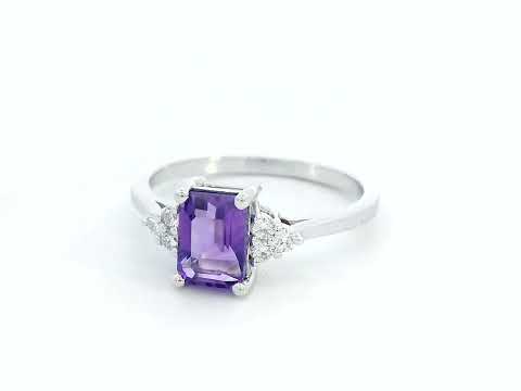 18K white gold ring with emerald-cut purple amethyst and triangular diamond accents – elegant gemstone cocktail ring