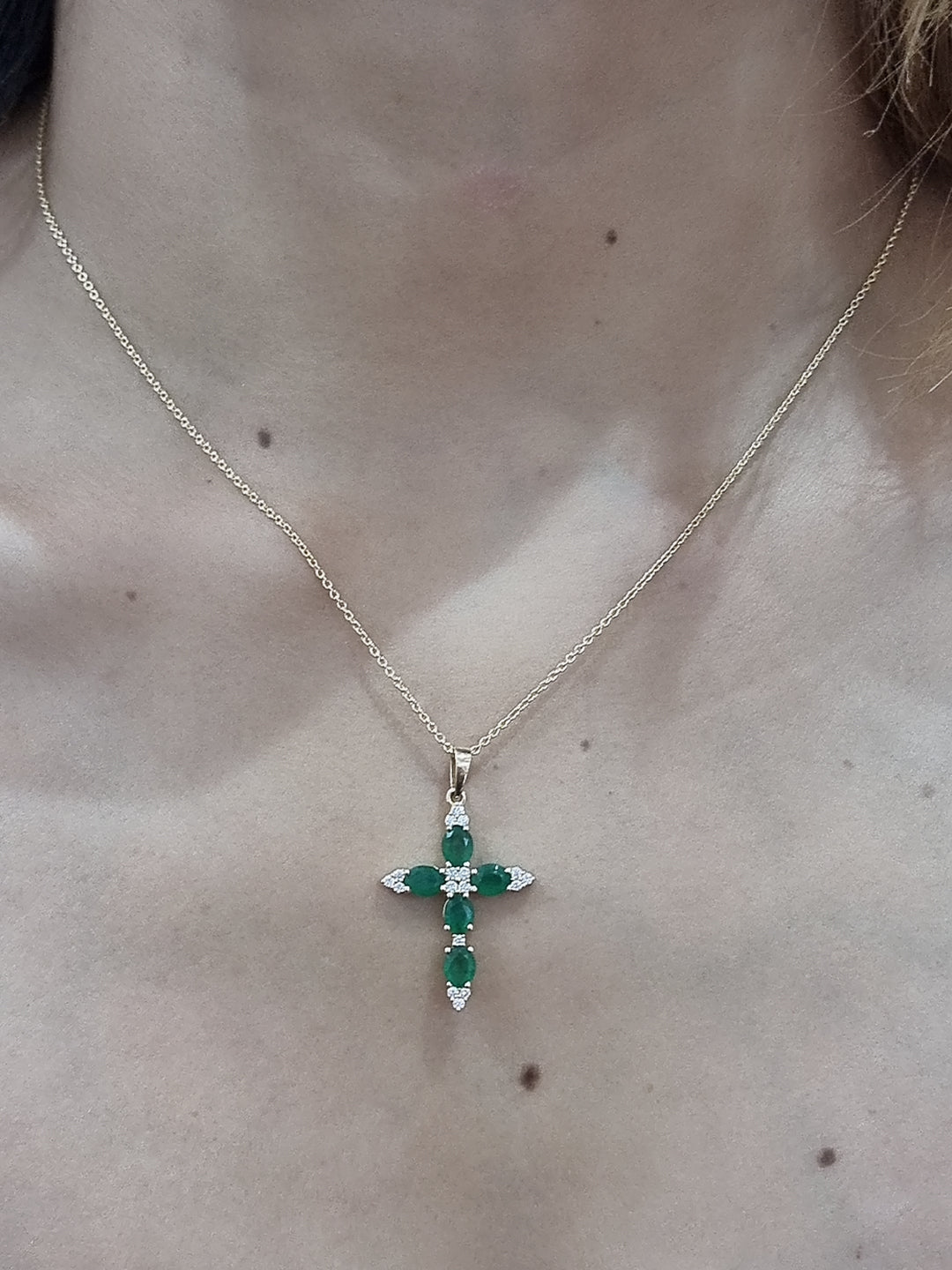 Emerald And Diamond Pendant In 18k Yellow Gold.