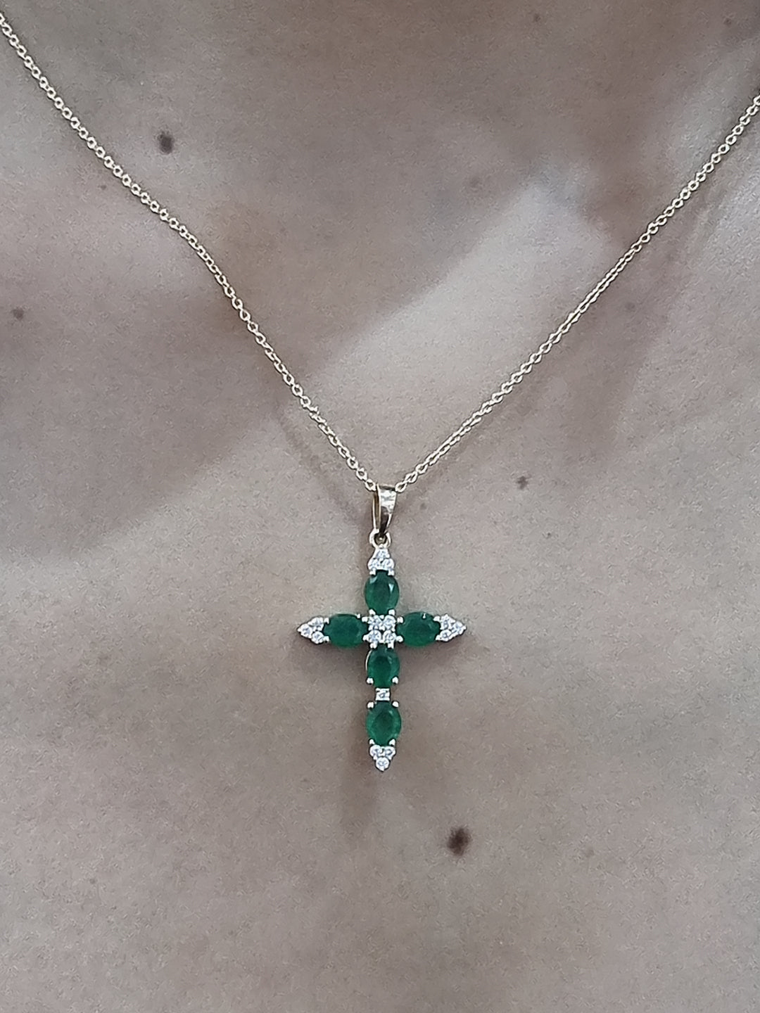 Emerald And Diamond Pendant In 18k Yellow Gold.