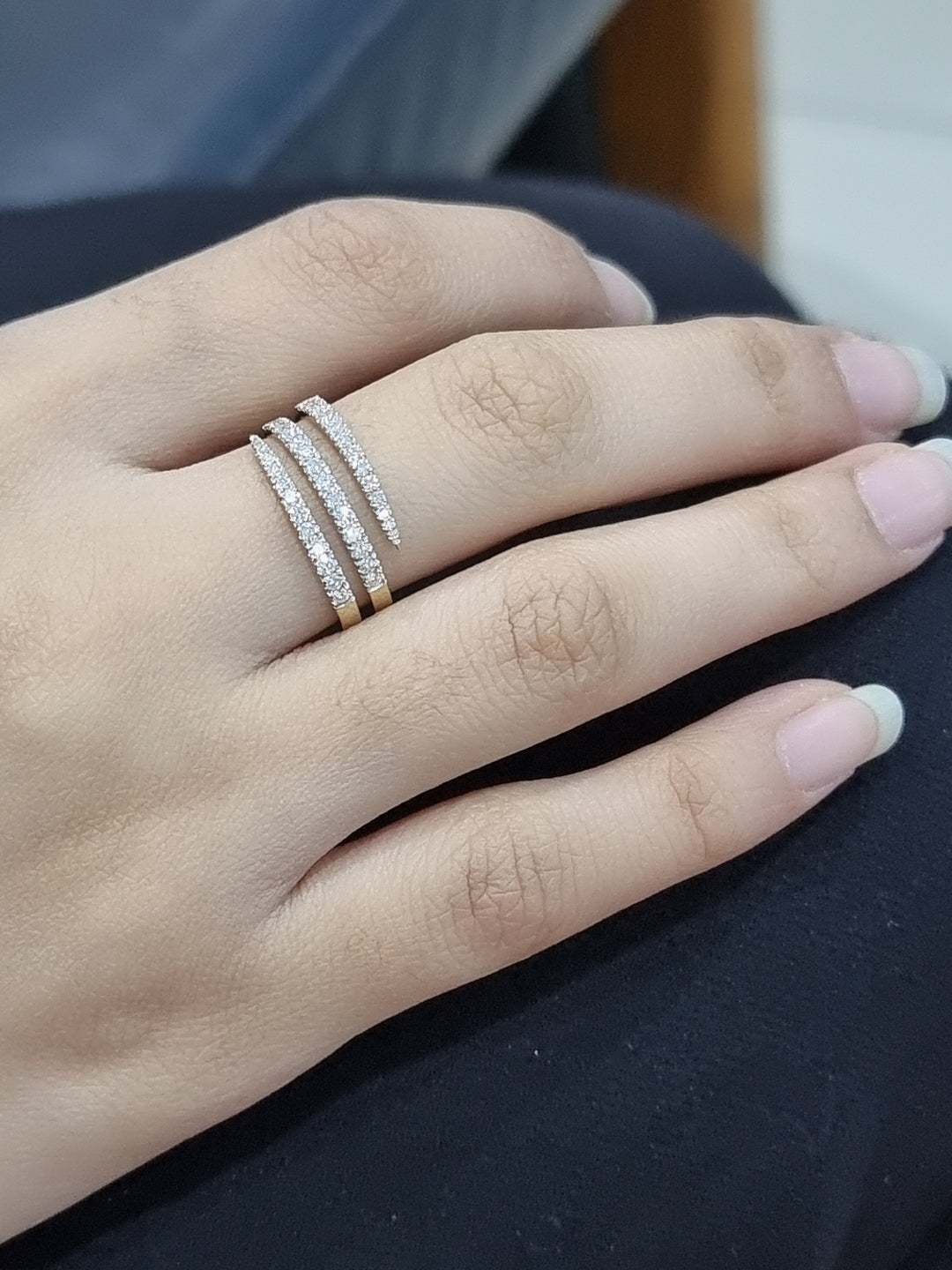 Dazzling Spiral Diamond Ring In Luxurious 18k Yellow Gold