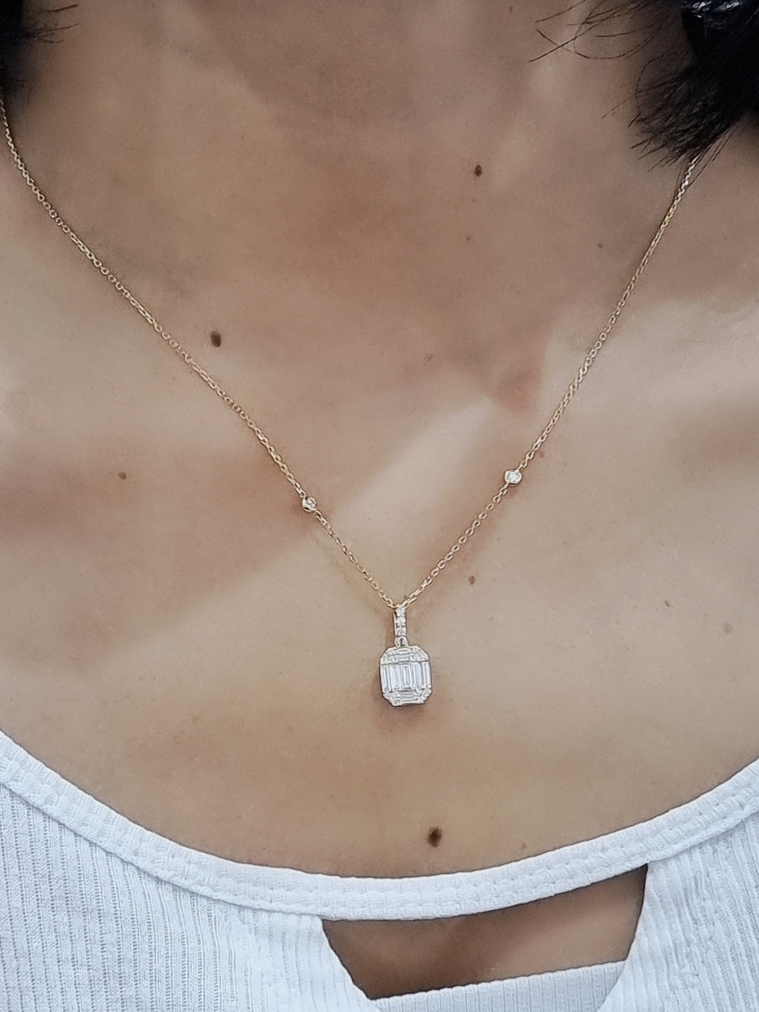 Diamond Pendant In 18k Yellow Gold.