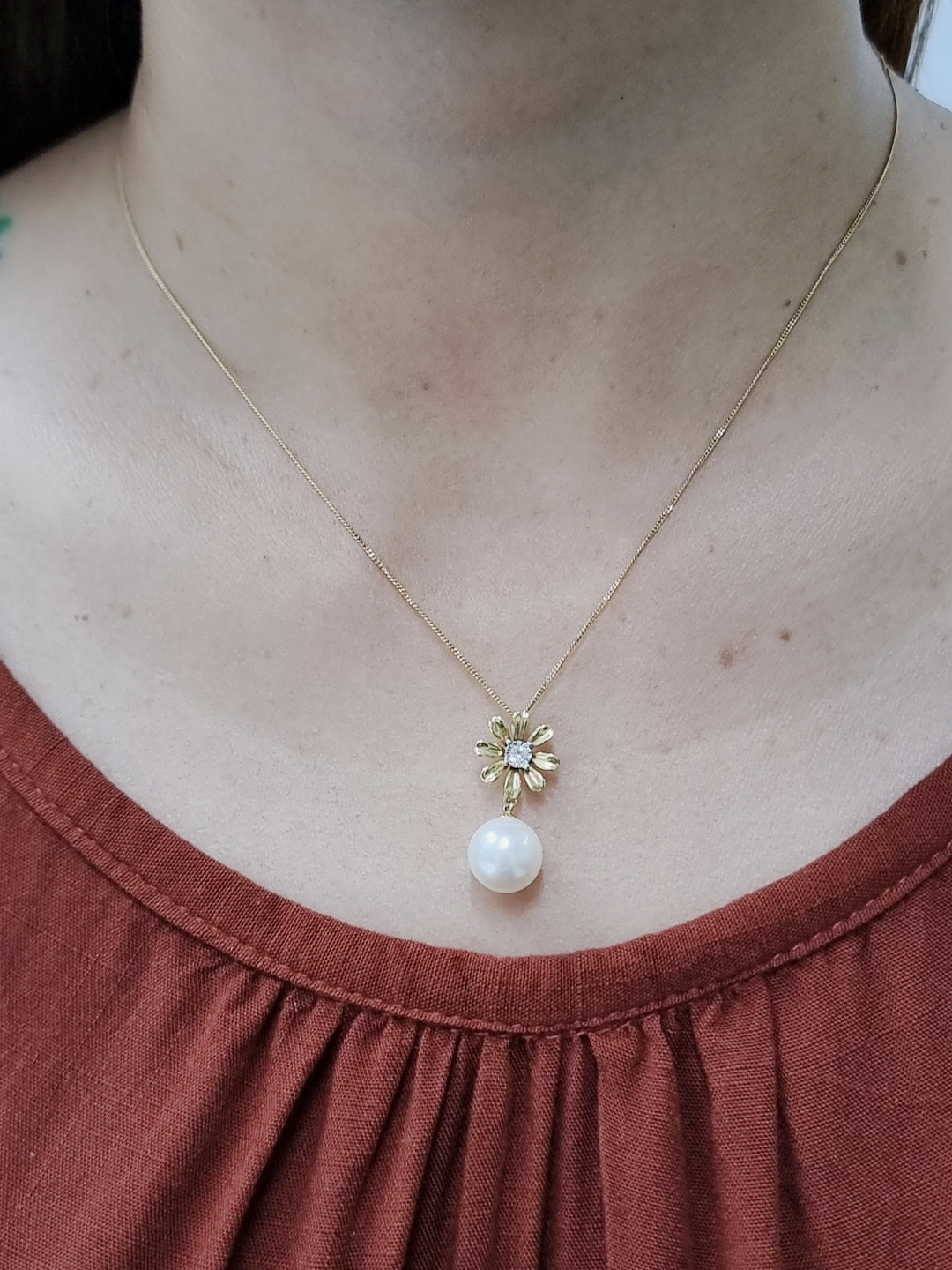 Pearl And Diamond Pendant In 18k Yellow Gold.