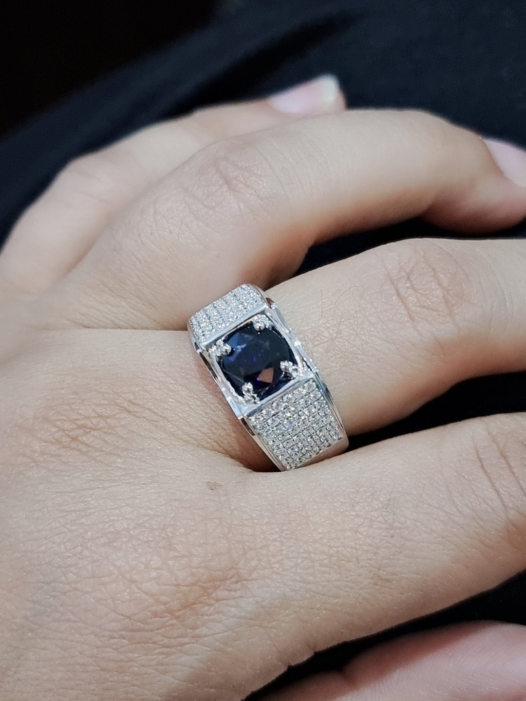 Sapphire And Diamond Men's Ring In 18k white Gold.