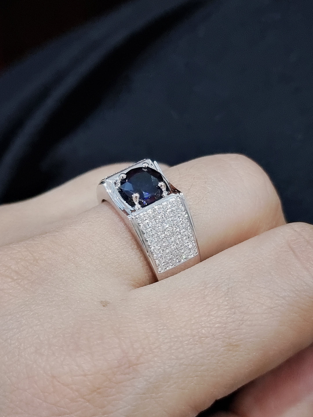 Sapphire And Diamond Men's Ring In 18k white Gold.