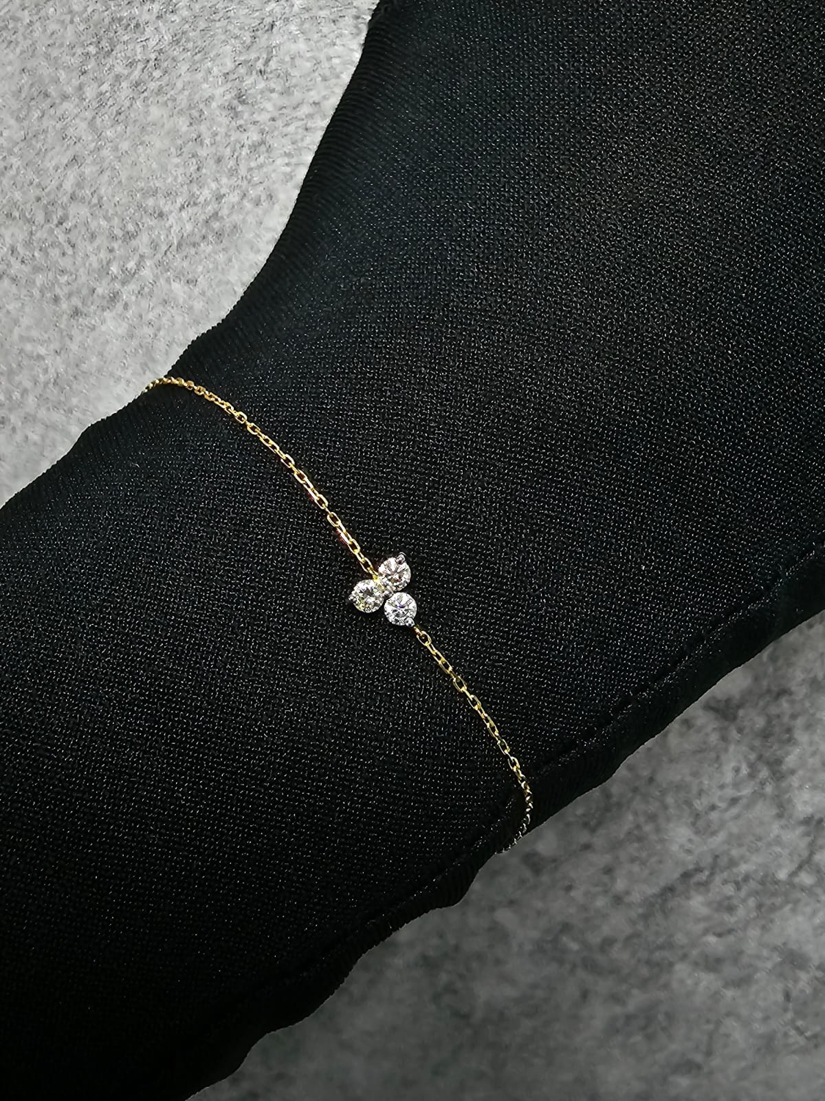 Three Diamond Chain Bracelet In 18k Yellow Gold.