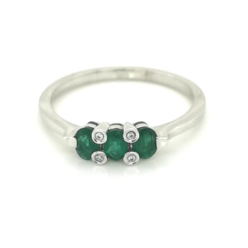 Emerald And Diamond Ring In18k White Gold.