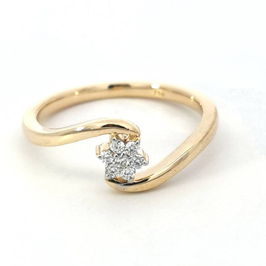 Diamond Flower Ring In 18k Yellow Gold.