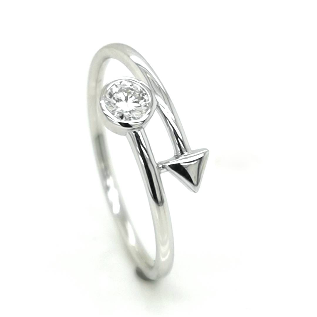 Arrow  Diamond Ring In 18k White Gold.