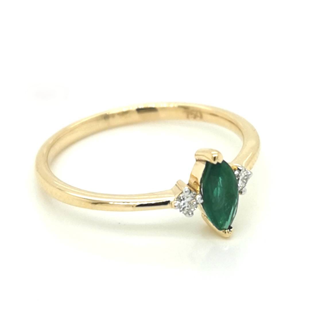 Emerald And Diamond Ring In 18k Yellow Gold.