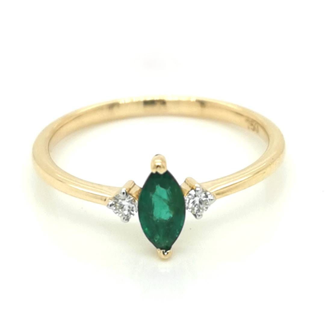 Emerald And Diamond Ring In 18k Yellow Gold.