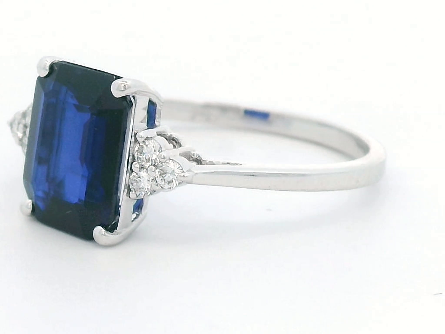 Stunning 18K Gold Emerald-Cut Sapphire Ring with Round Diamond Accents