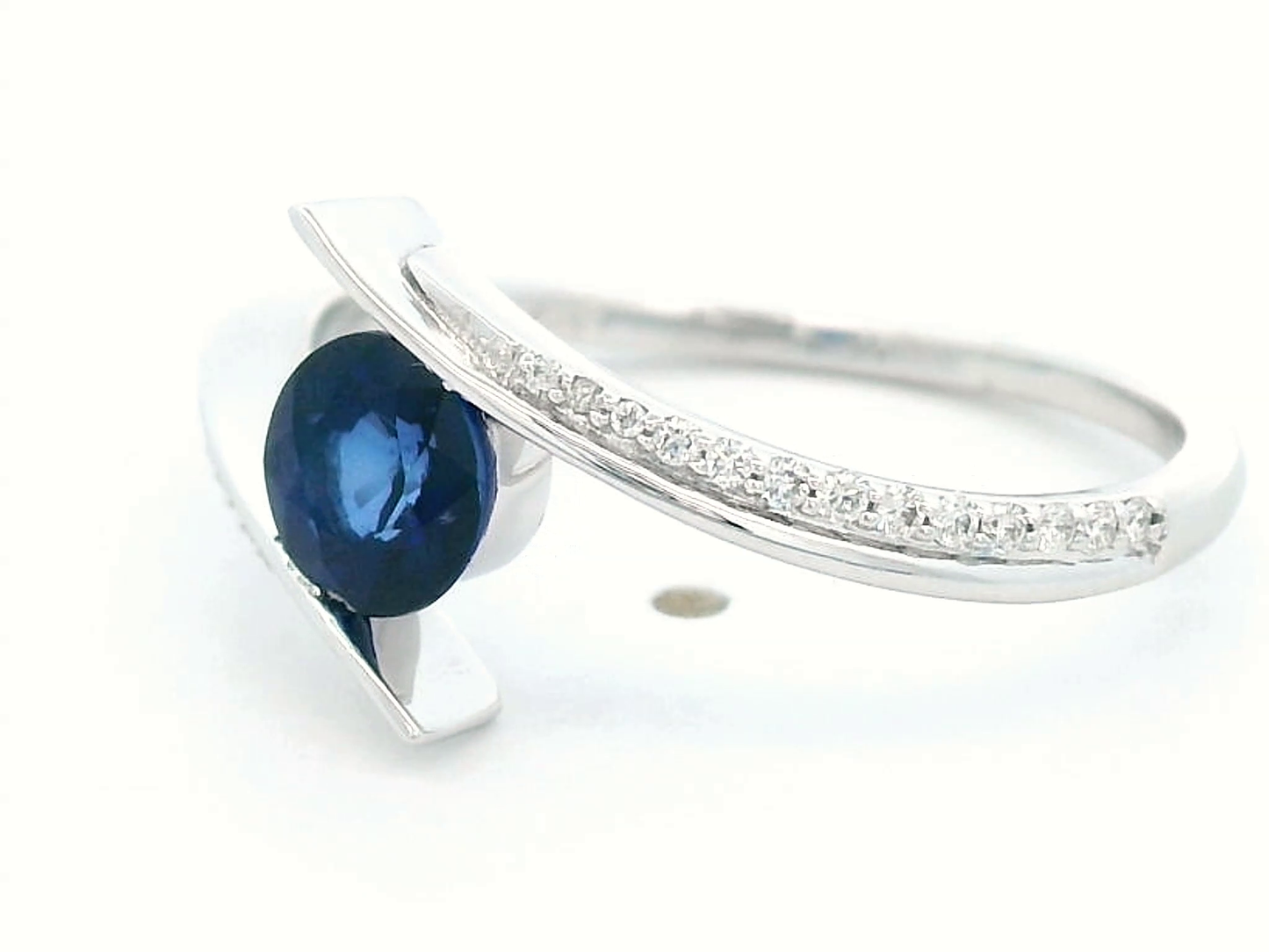 18K Gold Bypass Design Ring with 0.82 Carat Sapphire & Diamond Accents