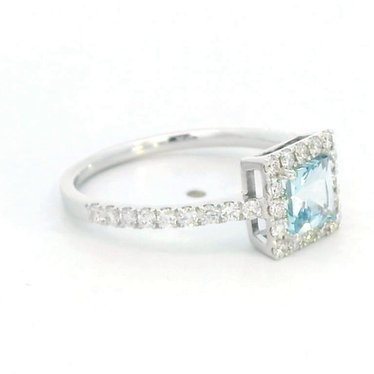 Stunning Aquamarine and Diamond Ring in 18K White Gold - Elegant Halo Design