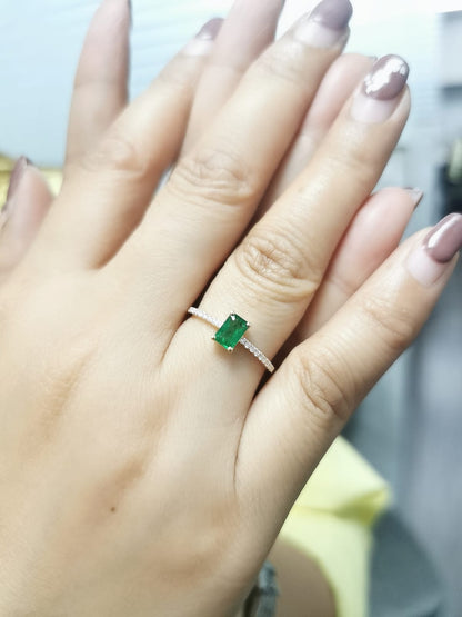 18K Gold Emerald-Cut Emerald Ring – 0.48 Carat Gemstone with 0.11 Carat Diamond Band