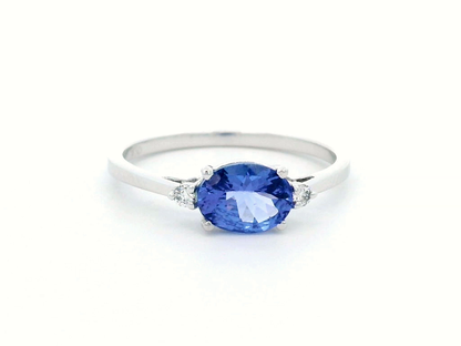 18K Gold Oval-Cut Tanzanite Ring – 0.96 Carat Gemstone with Diamond Accents