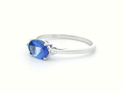 18K Gold Oval-Cut Tanzanite Ring – 0.96 Carat Gemstone with Diamond Accents