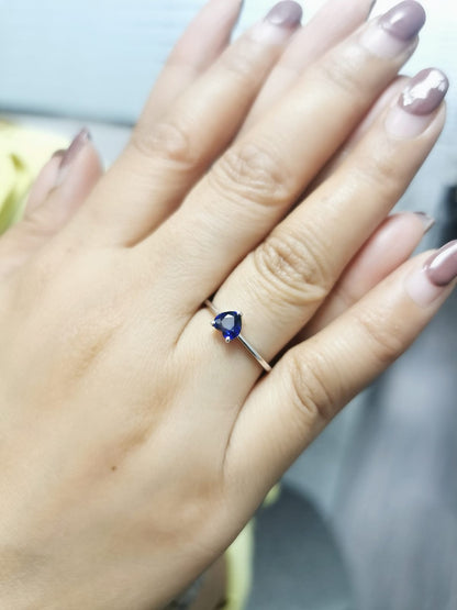 18K white gold ring featuring a 0.68 carat heart-shaped blue sapphire in a solitaire setting – Emirates Diamonds