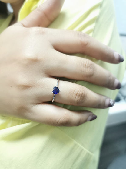 18K white gold ring featuring a 0.68 carat heart-shaped blue sapphire in a solitaire setting – Emirates Diamonds