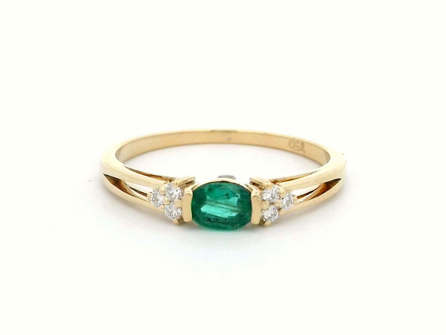 Elegant 18K Gold Ring with 0.32ct Oval Cut Emerald & Diamond Accents – Includes Gift Box