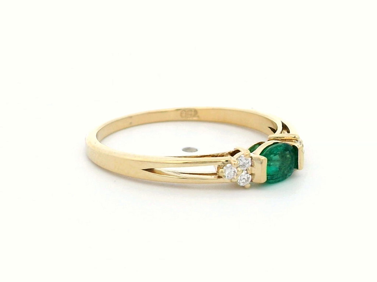 Elegant 18K Gold Ring with 0.32ct Oval Cut Emerald & Diamond Accents – Includes Gift Box