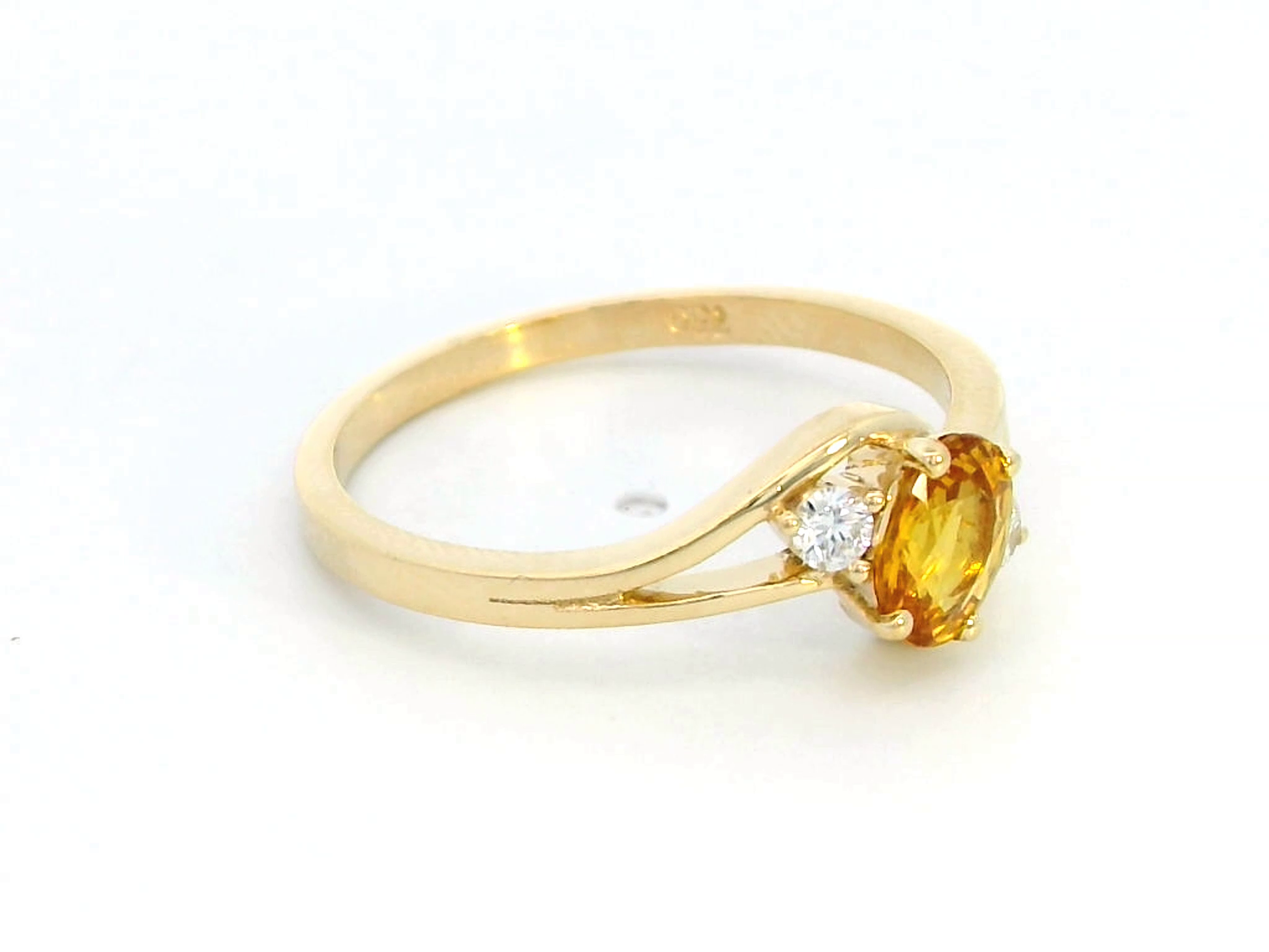 18K gold yellow sapphire and diamond ring with split shank design, featuring a 0.66-carat vibrant sapphire and 0.10-carat diamond accents – September birthstone jewelry