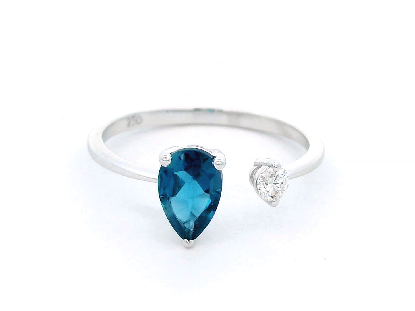 London Blue Topaz & Diamond Toi et Moi ring in 18k Gold.