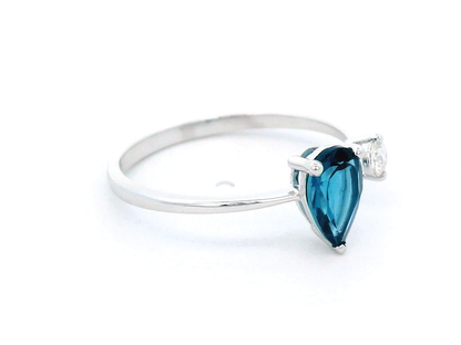 London Blue Topaz & Diamond Toi et Moi ring in 18k Gold.