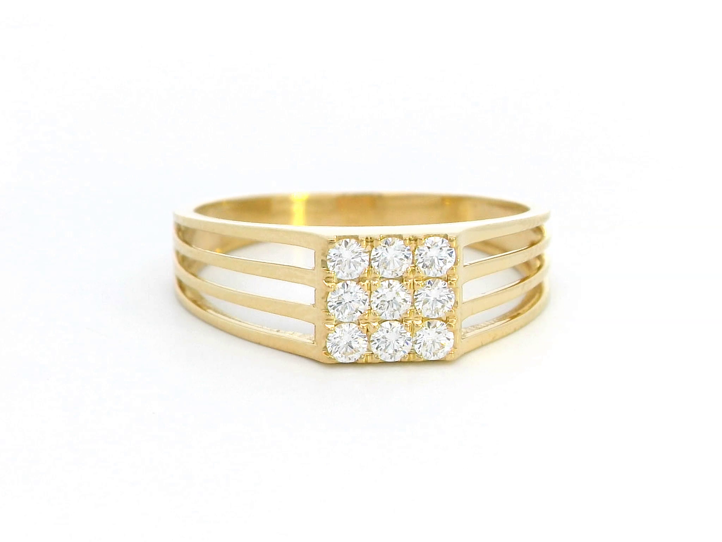 Elegant 18K Yellow Gold Split Shank Diamond Cluster Ring – 0.39 Carats