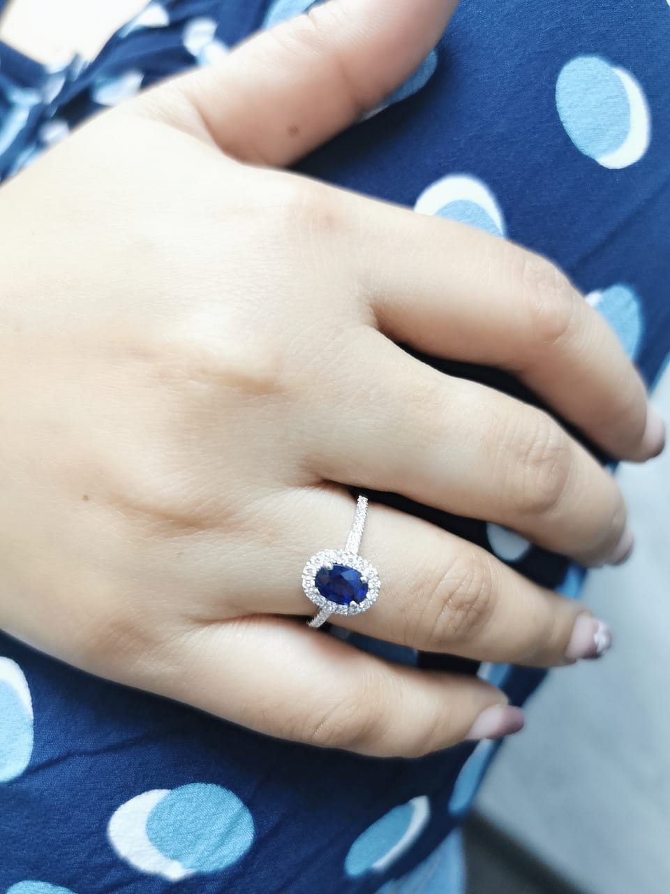 1.08 Carat Oval Sapphire Ring with Diamonds Halo in 18K Gold