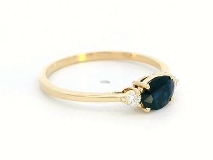 18K gold ring featuring a 0.57 carat oval blue sapphire and 0.09 carat diamonds 