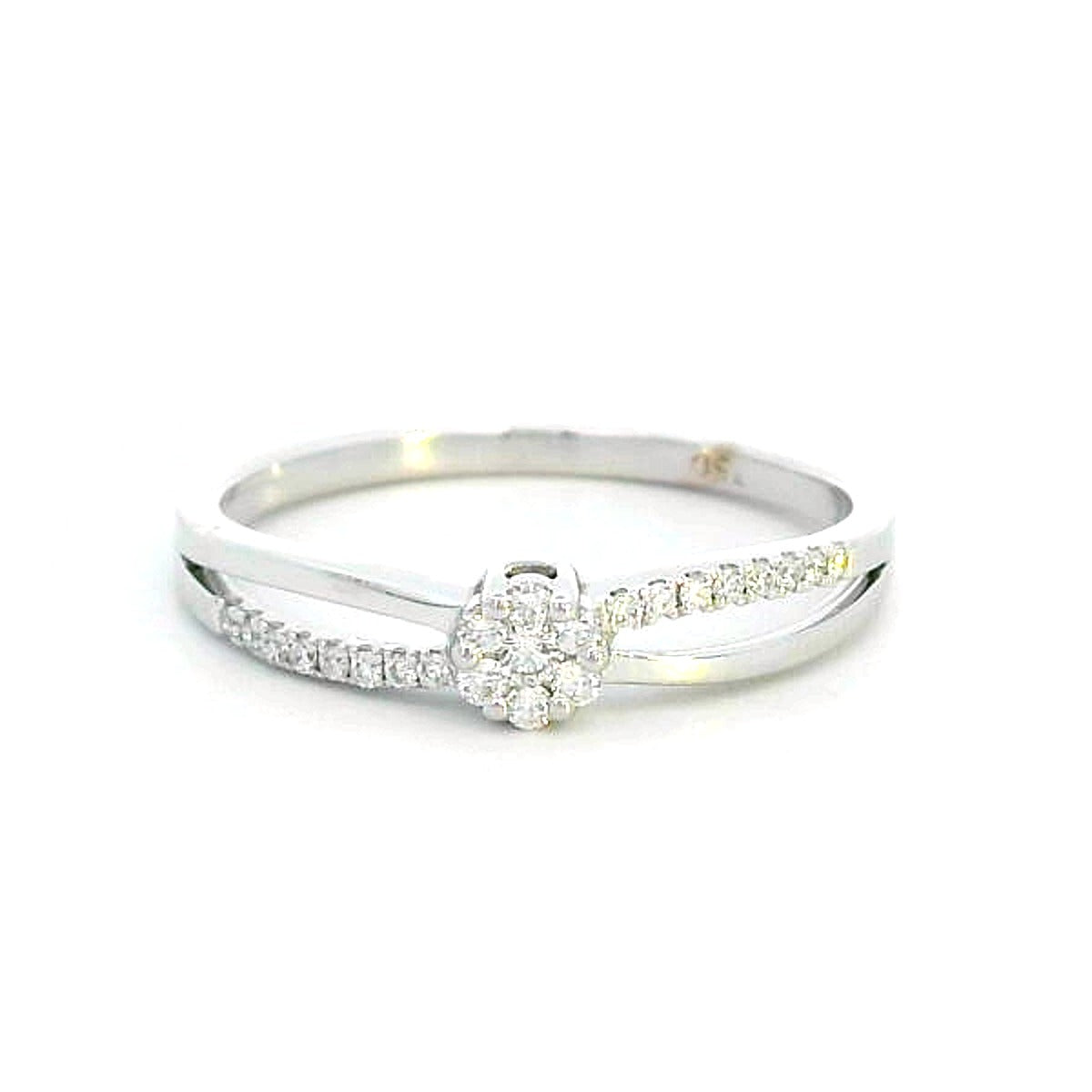 18K White Gold Diamond Cluster Ring with Elegant Split Band Design