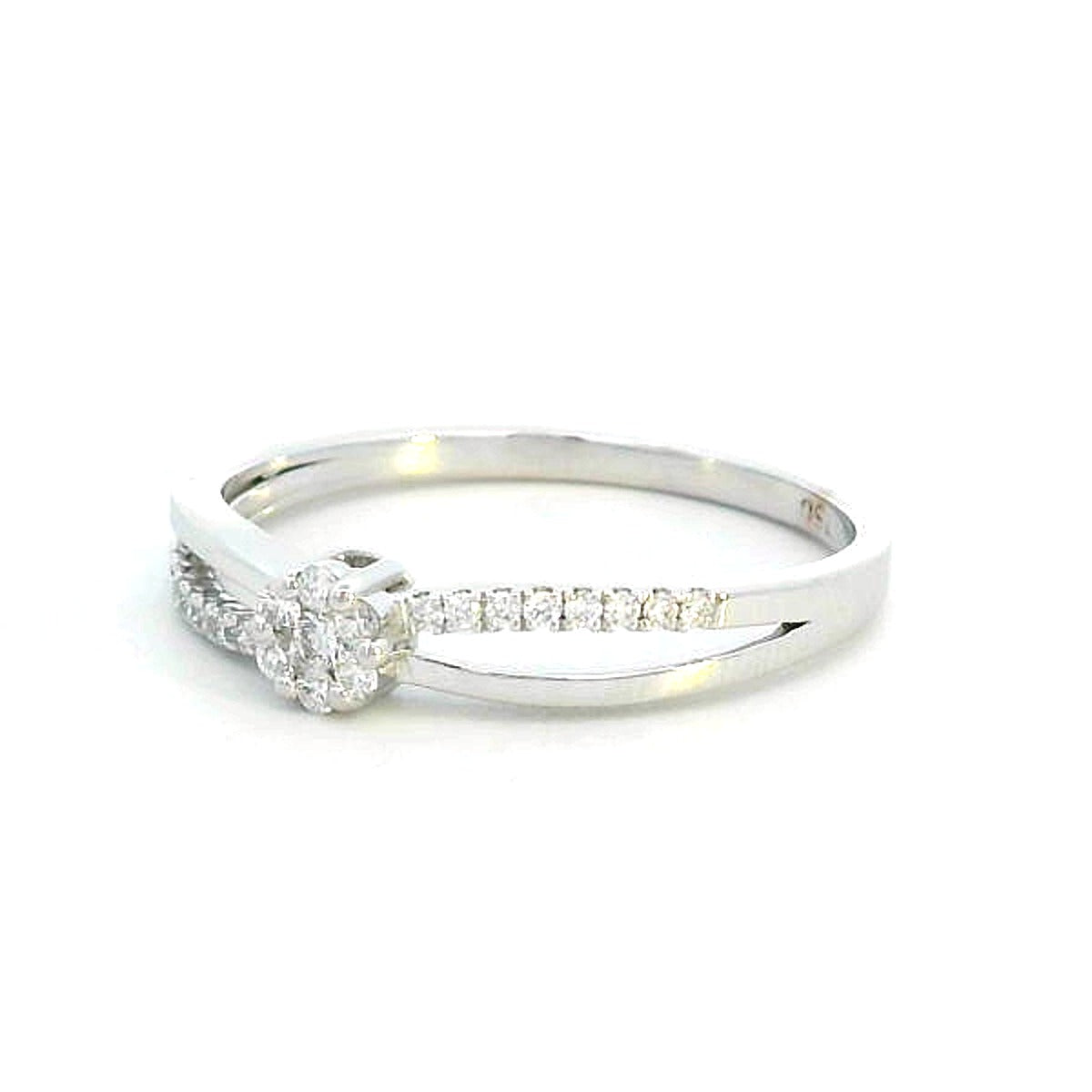 18K White Gold Diamond Cluster Ring with Elegant Split Band Design