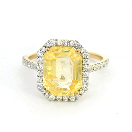 Exquisite 18K Yellow Gold Ring with 4.99 Carat Yellow Sapphire & Diamond Halo